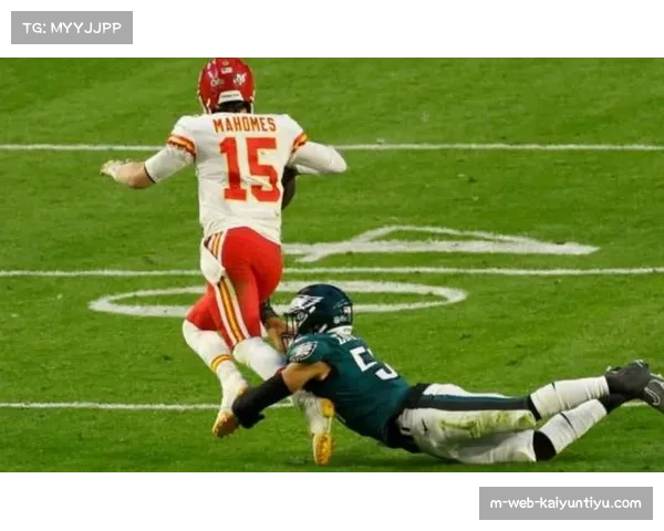 酋长队马霍姆斯口袋移动 延伸传球进攻机会 酋长队马霍姆斯口袋移动 延伸传球进攻机会