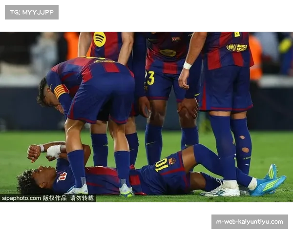 巴萨中场断球反击：亚马尔右路接球后的快速推进组织